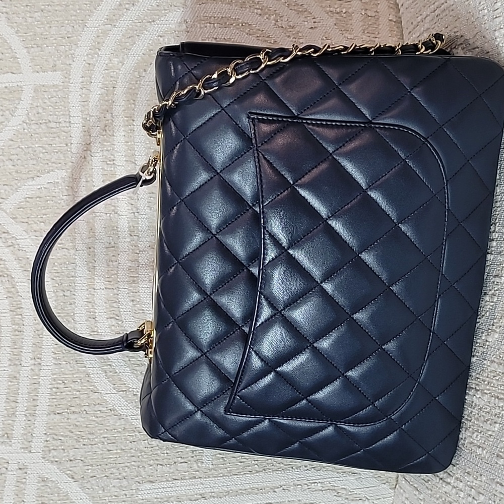 Chanel Trendy CC Large Navy Quilted Shoulder Bag - Picture 4 of 14